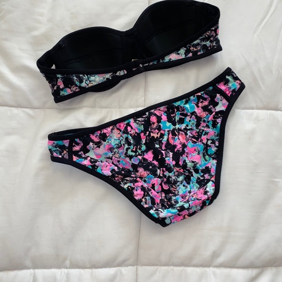 Bikini - Picture 2 of 4